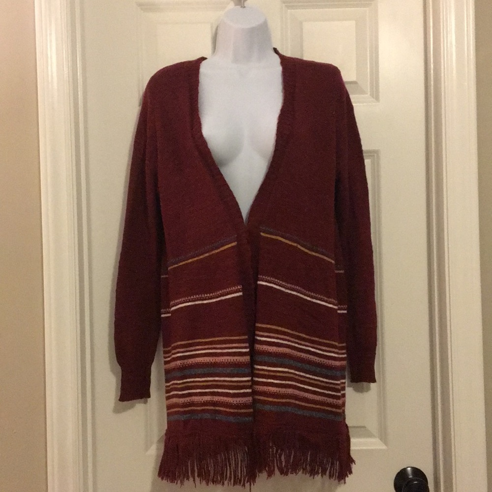 Women’s sweater with frayed bottom